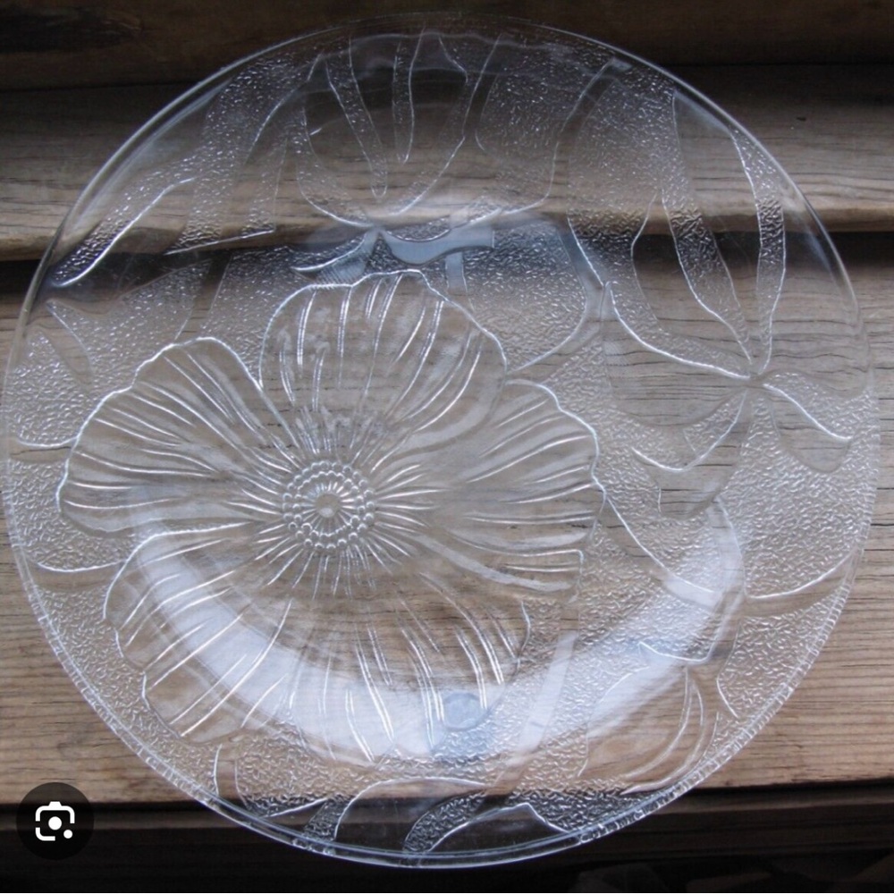KIG Indonesia Clear Textured Glass
Hibiscus Blossom 10" Dinner Plate